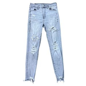 Woman’s American Eagle gray distressed super hi-rise jeggings size 6 SHORT